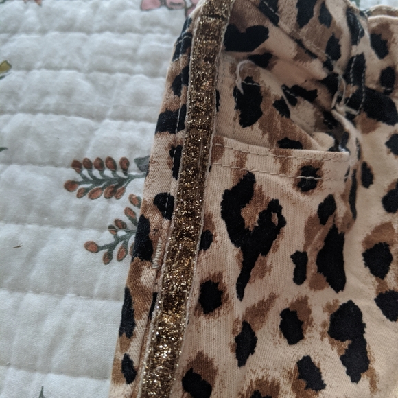 Size 4 kids leopard print jeans - Picture 2 of 3